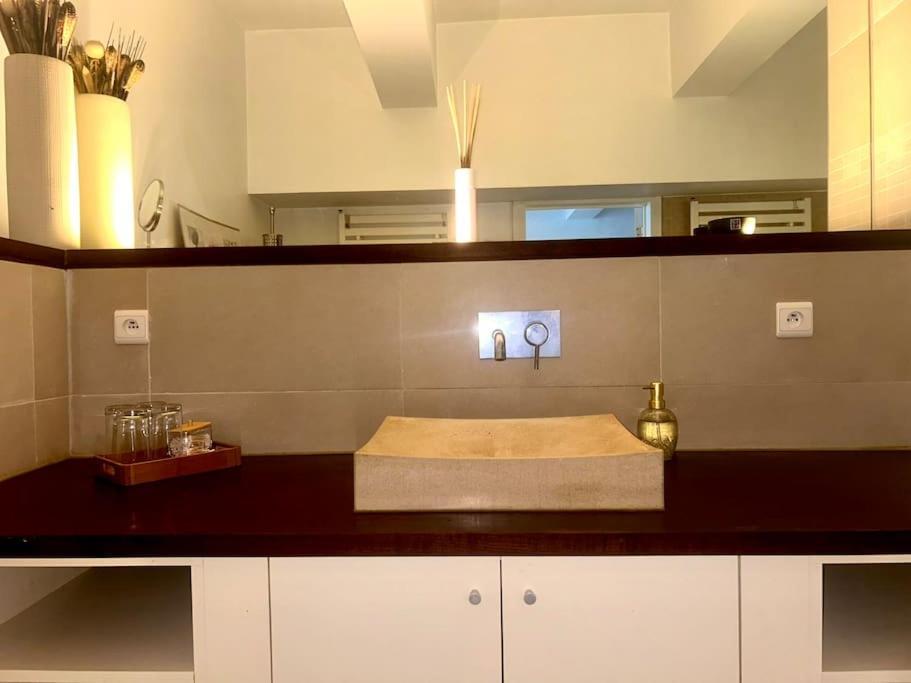 Down Town Spacious Duplex With Private Parking & Game Room Brusel Exteriér fotografie