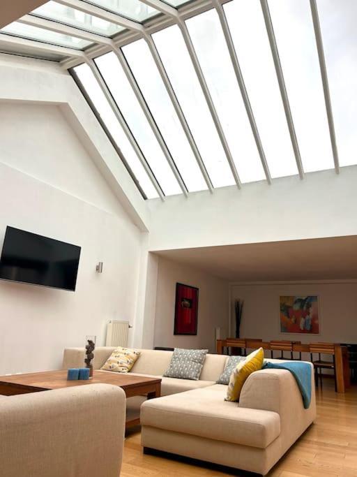 Down Town Spacious Duplex With Private Parking & Game Room Brusel Exteriér fotografie