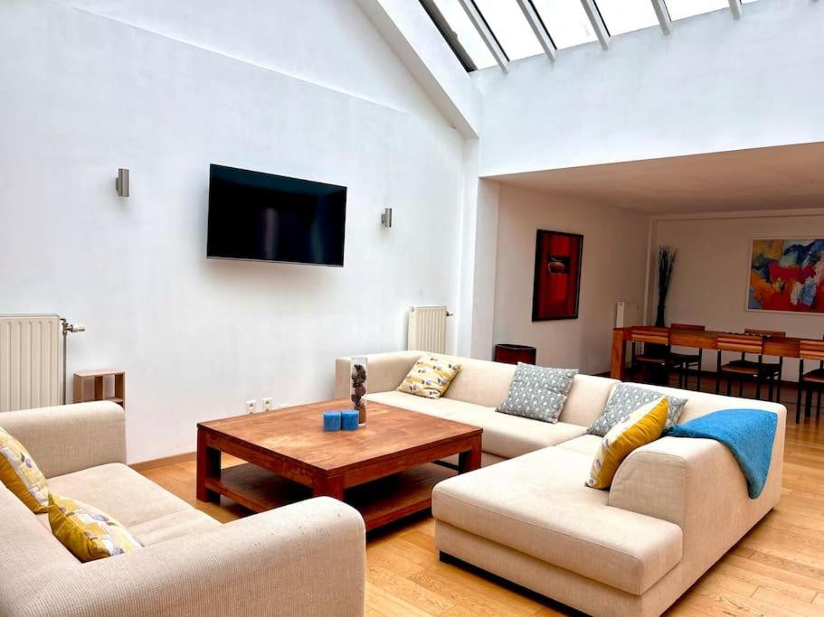 Down Town Spacious Duplex With Private Parking & Game Room Brusel Exteriér fotografie